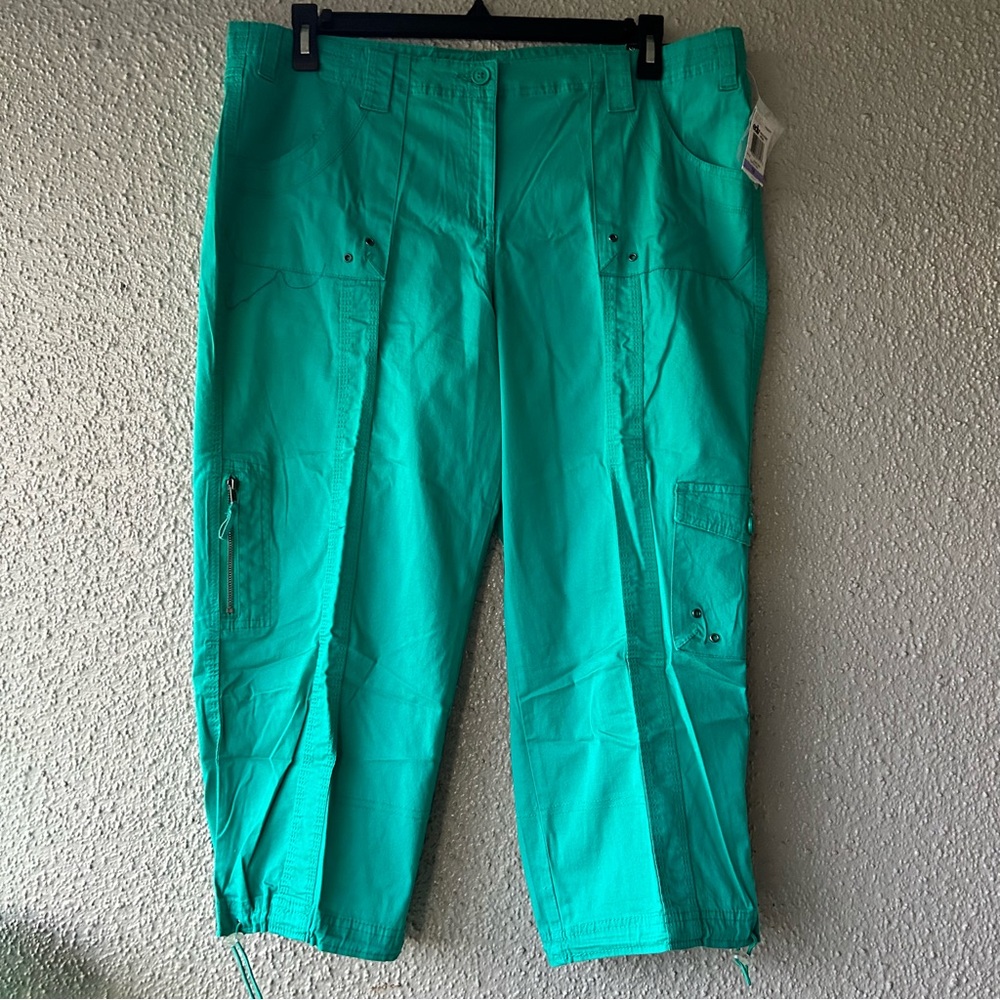 Style & Co capri pants multi pocket pants green size 18 NWT